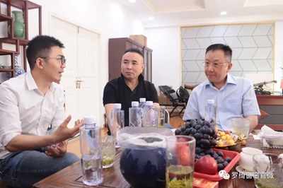 中國家紡協(xié)會會長楊兆華先生蒞臨羅綺窗簾工廠參觀指導工作